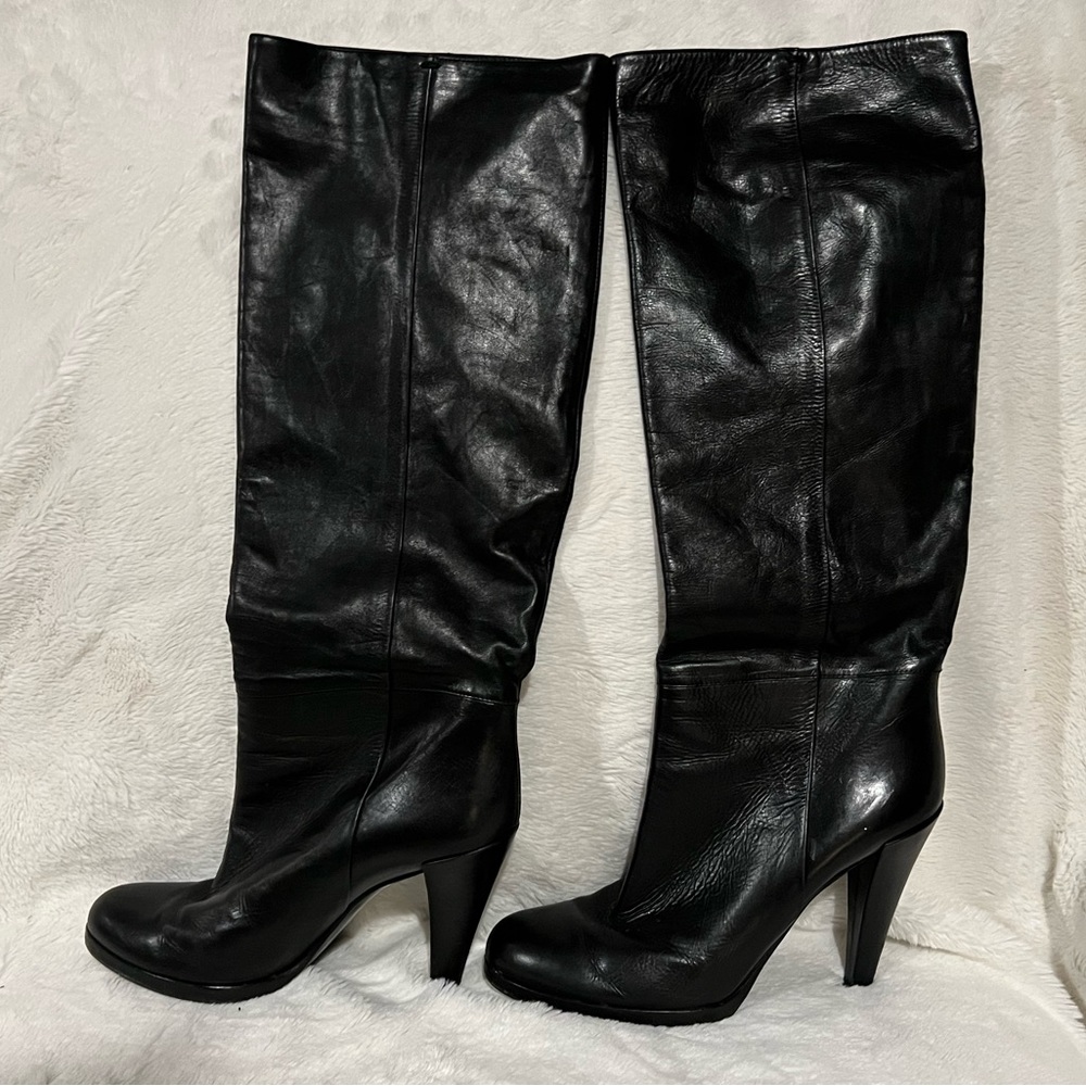 Gucci leather tall boots. Bee detail on one boot. See pics. Womens 9B. Great con - Picture 3 of 7